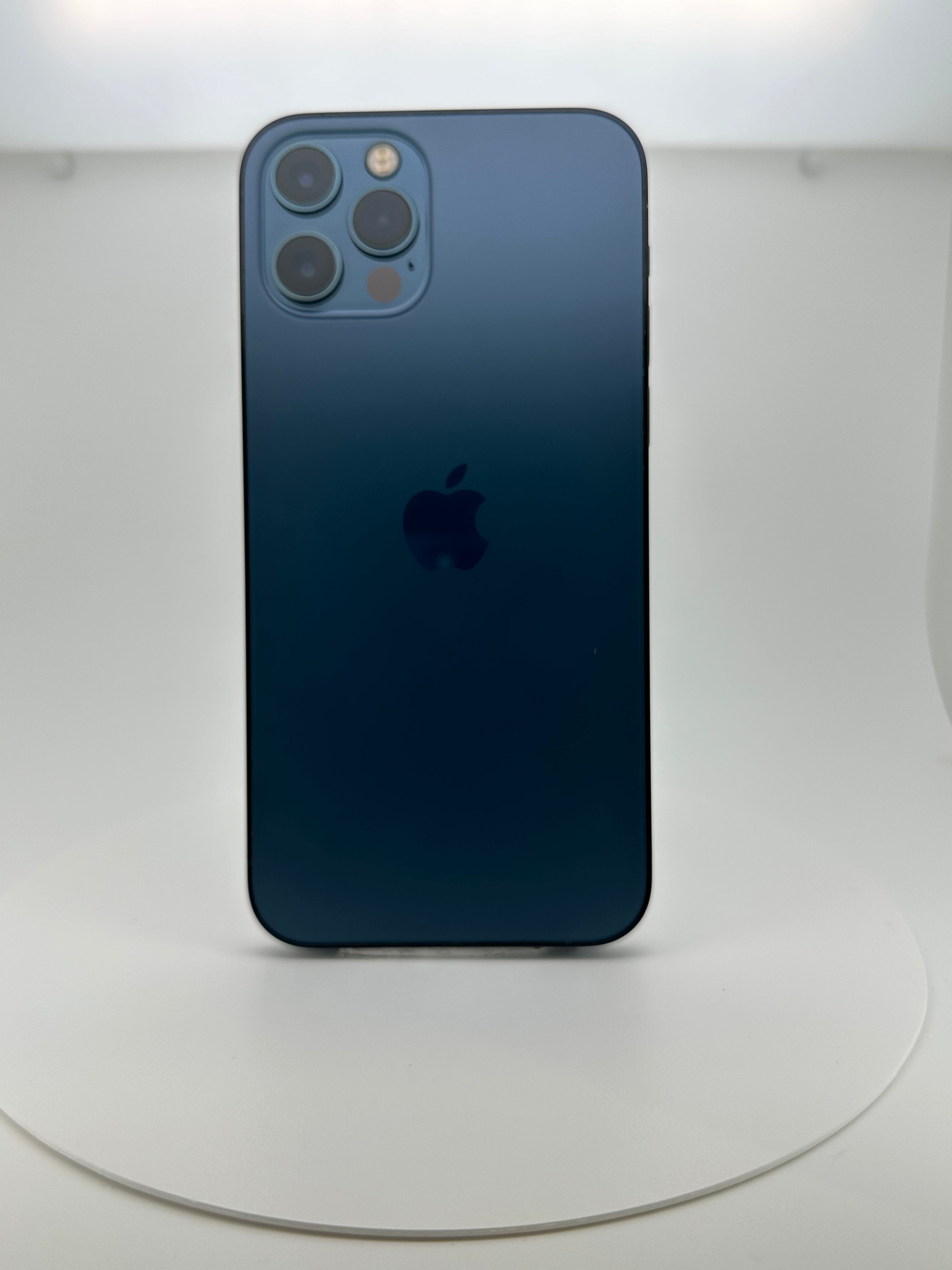 (中古手機) iPhone 12 Pro 128GB 太平洋藍色，iReborn香港精選中古iPhone平台，提供iPhone 8至14 Pro Max多款型號，價格由$899起，支持免費預留及到店驗貨服務，享受安全購物體驗